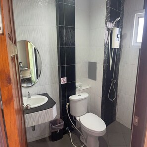 Deluxe Double Room | Bathroom | Shower, free toiletries, towels, toilet paper - Nasa Hotel (Wichit)