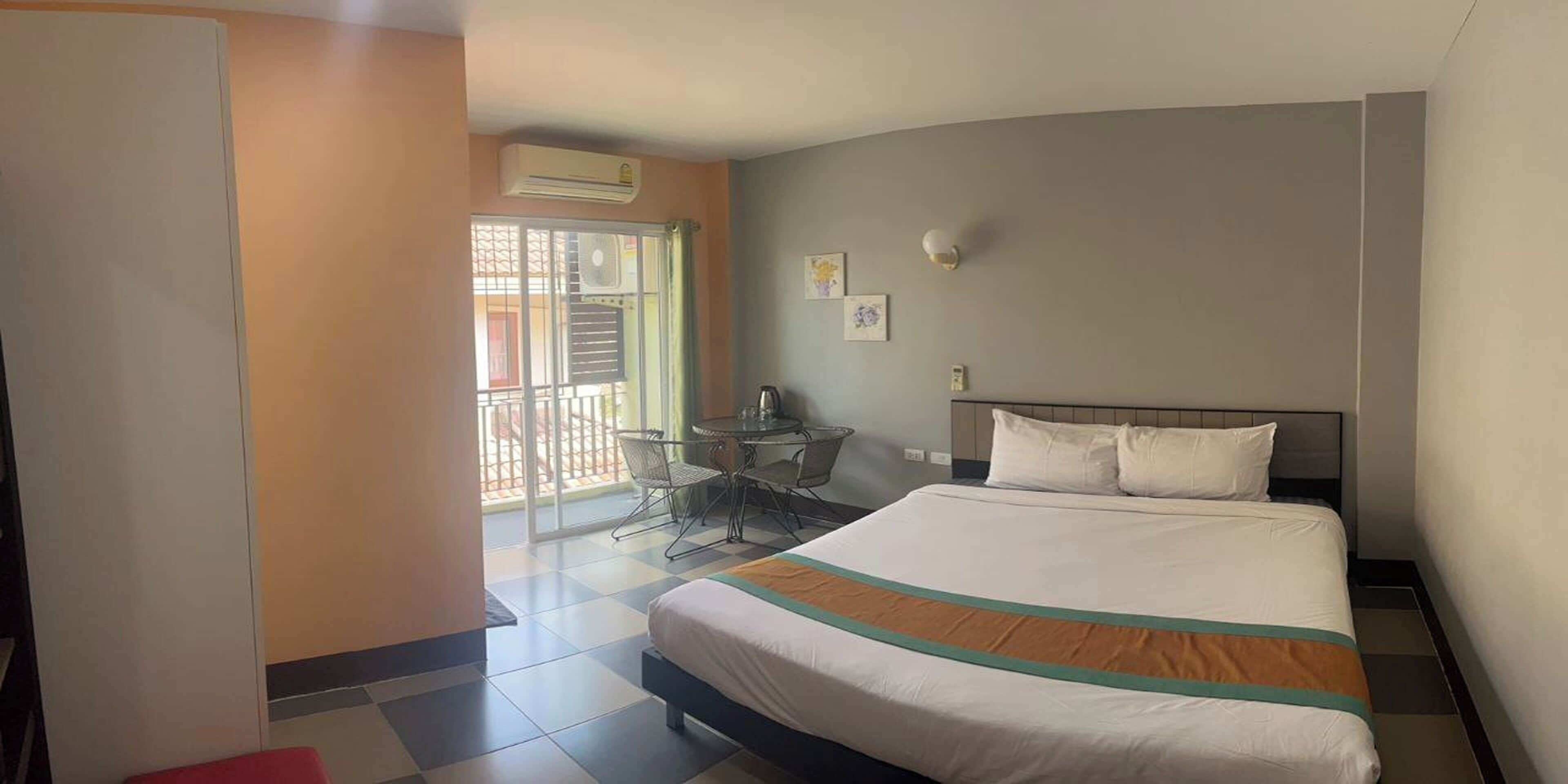 Deluxe Double Room | Desk, free WiFi, bed sheets