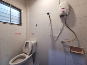 高級客房 | 浴室 | 淋浴設備、免費梳洗用品