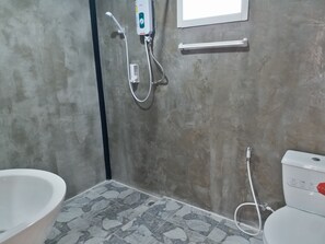 Habitación doble | Baño | Regadera, bidet, toallas