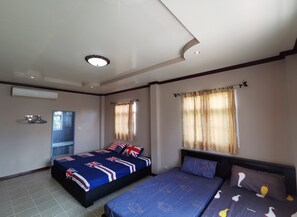 Meja kerja dan Wi-Fi gratis