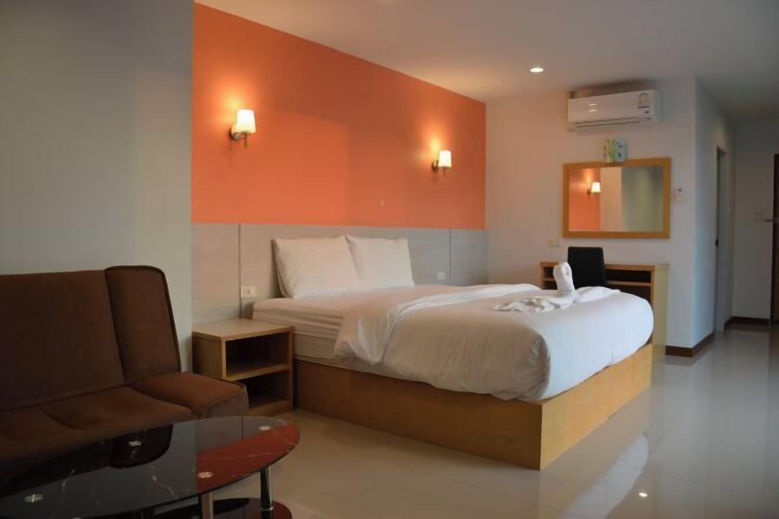 Meja kerja dan Wi-Fi gratis