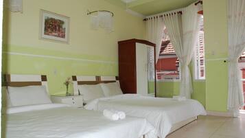 Quadruple Room | Desk, iron/ironing board, free WiFi, bed sheets