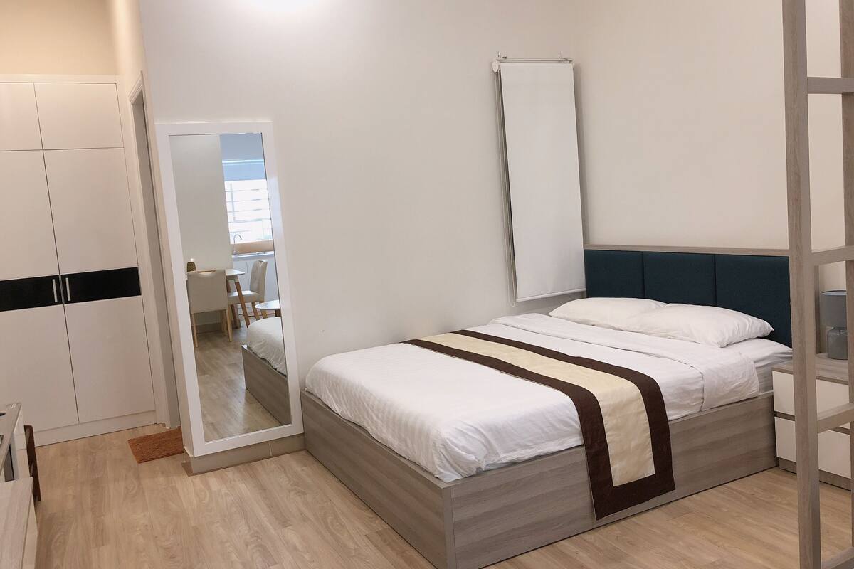 Studio Room | In-room safe, desk, iron/ironing board, WiFi (free)