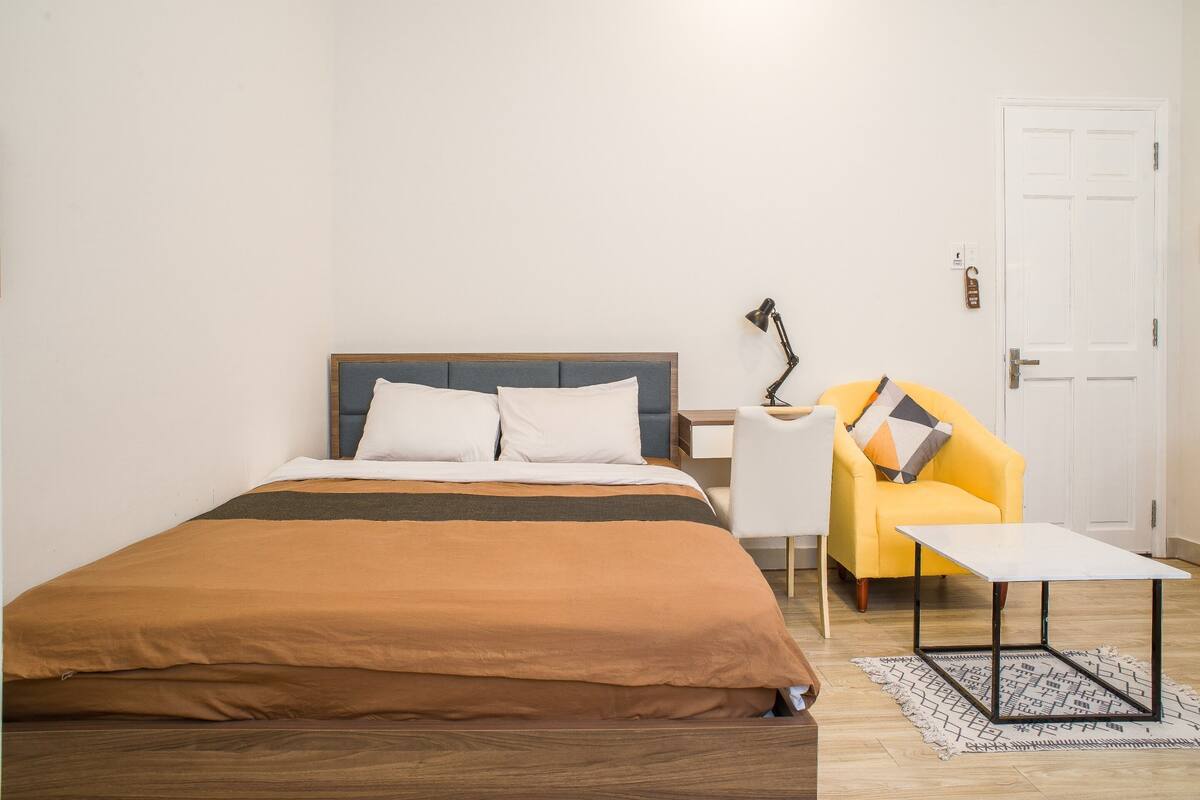 Deluxe Room | In-room safe, desk, iron/ironing board, WiFi (free)