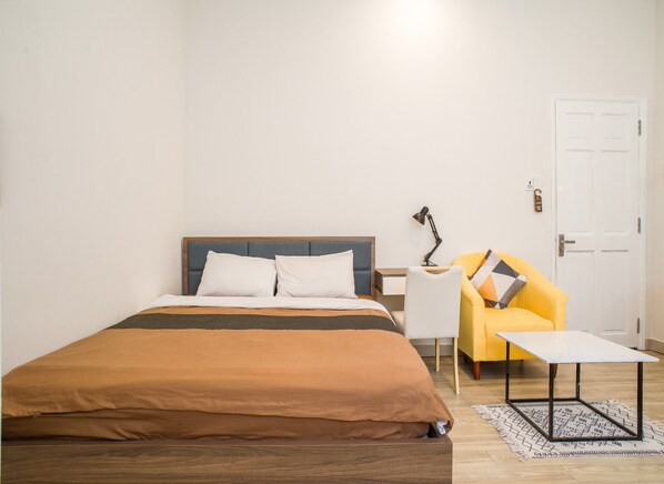 Deluxe Room | In-room safe, desk, iron/ironing board, free WiFi - Spring Gardens Apartment (Ho Chi Minh City)