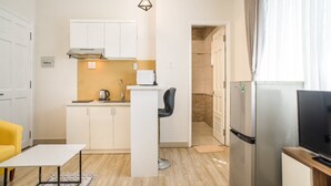 Deluxe Room | Private kitchen - Spring Gardens Apartment (Ho Chi Minh City)