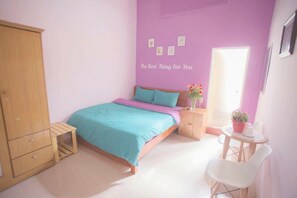 Camera Deluxe | Una scrivania, Wi-Fi gratuito