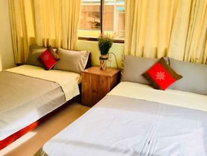 Deluxe Quadruple Room | Desk, free WiFi - Huu Nghi Hotel (Da Lat)