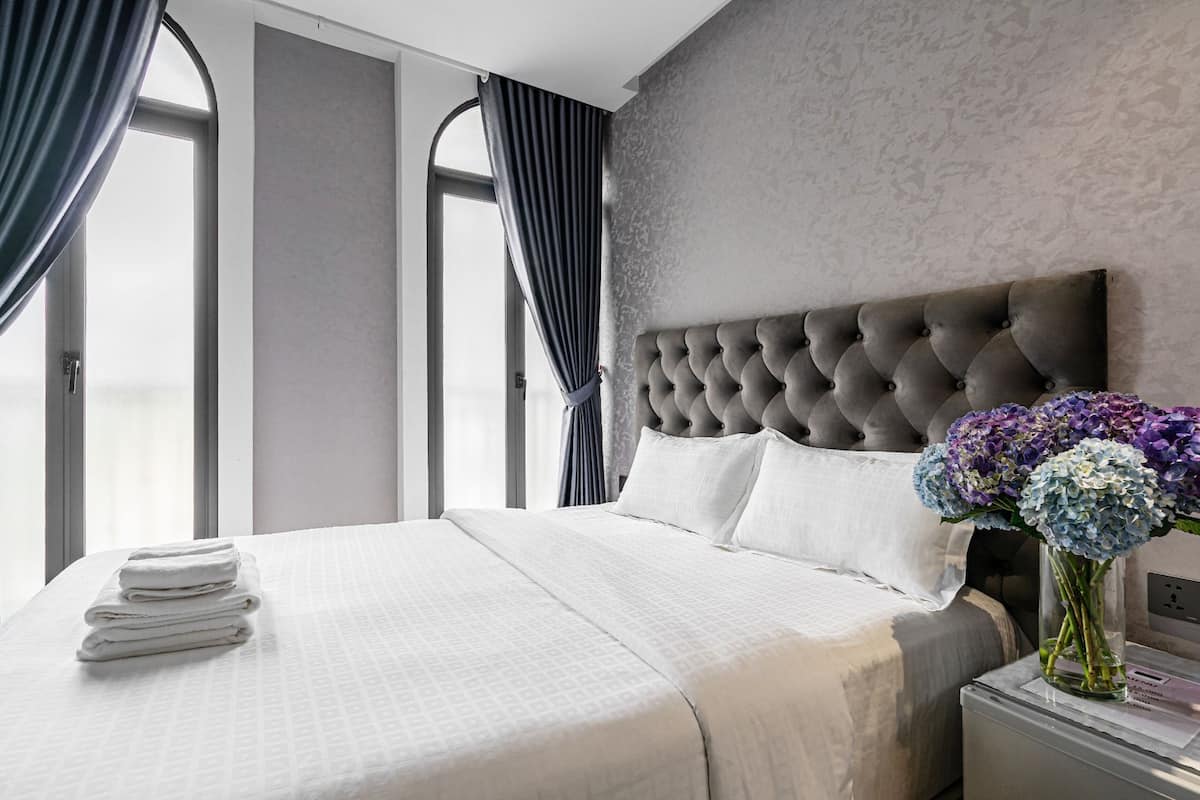 Quarto casal superior | Wi-Fi de cortesia, roupa de cama