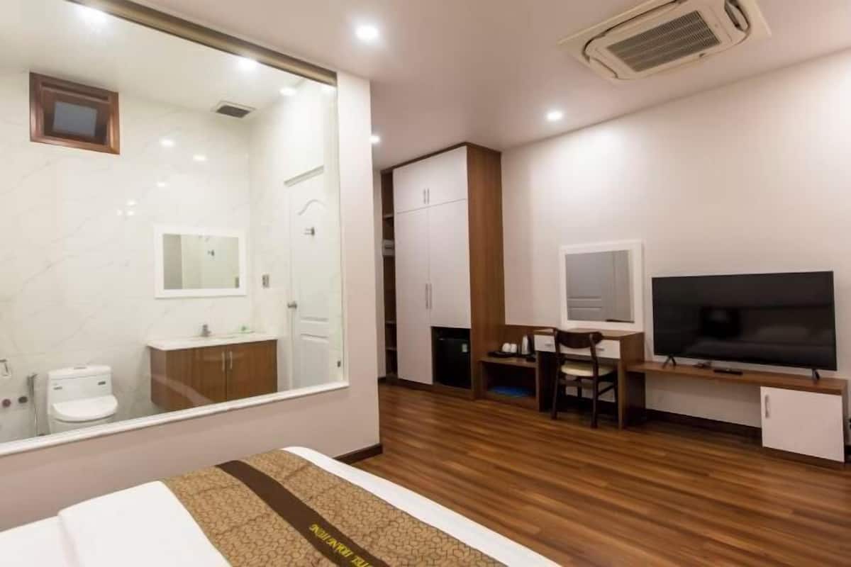 Minibar, escritorio, tabla de planchar con plancha y wifi gratis