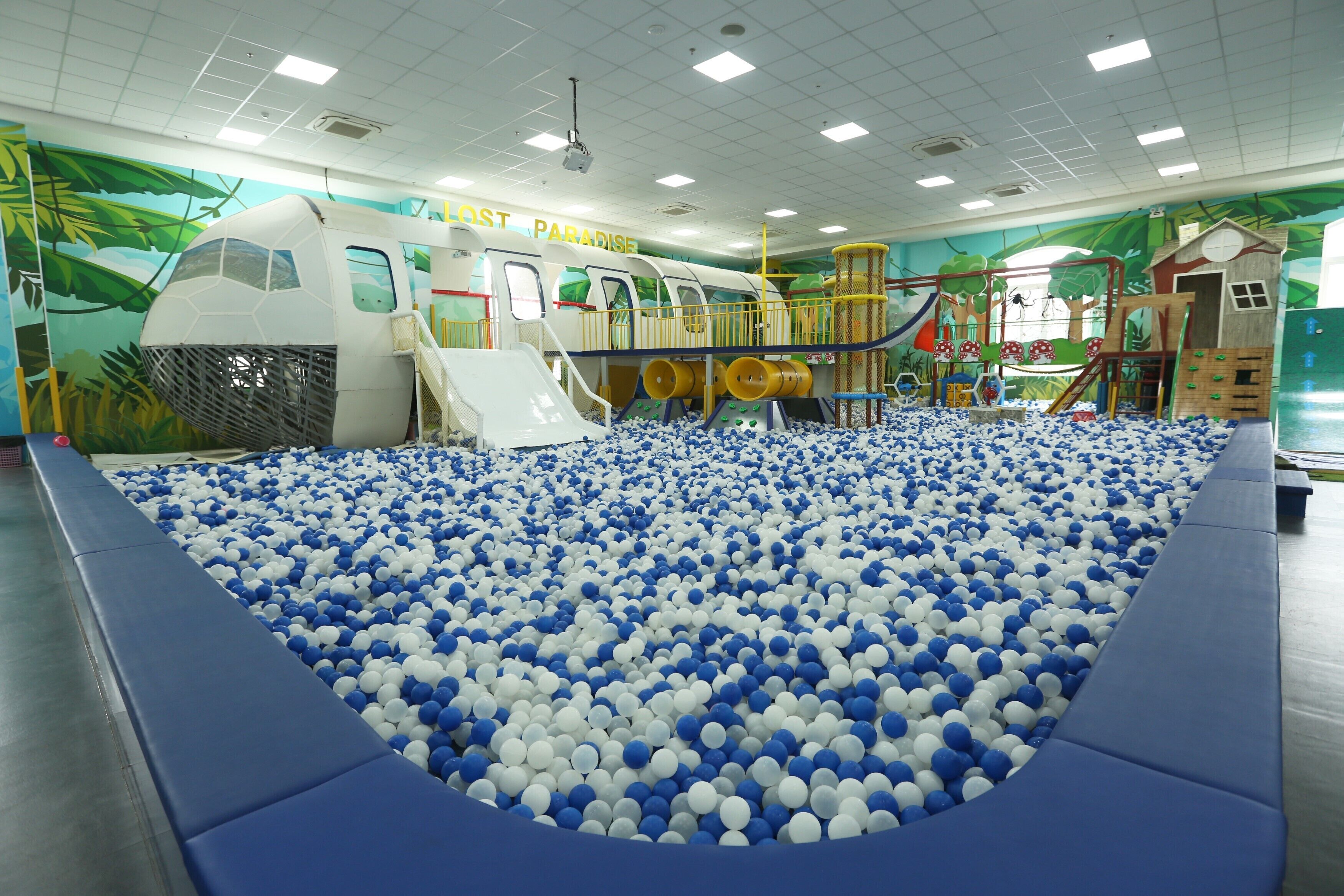 Tempat bermain anak – indoor