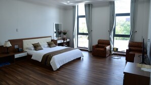 Deluxe Double with windows | 객실에서 보이는 전망