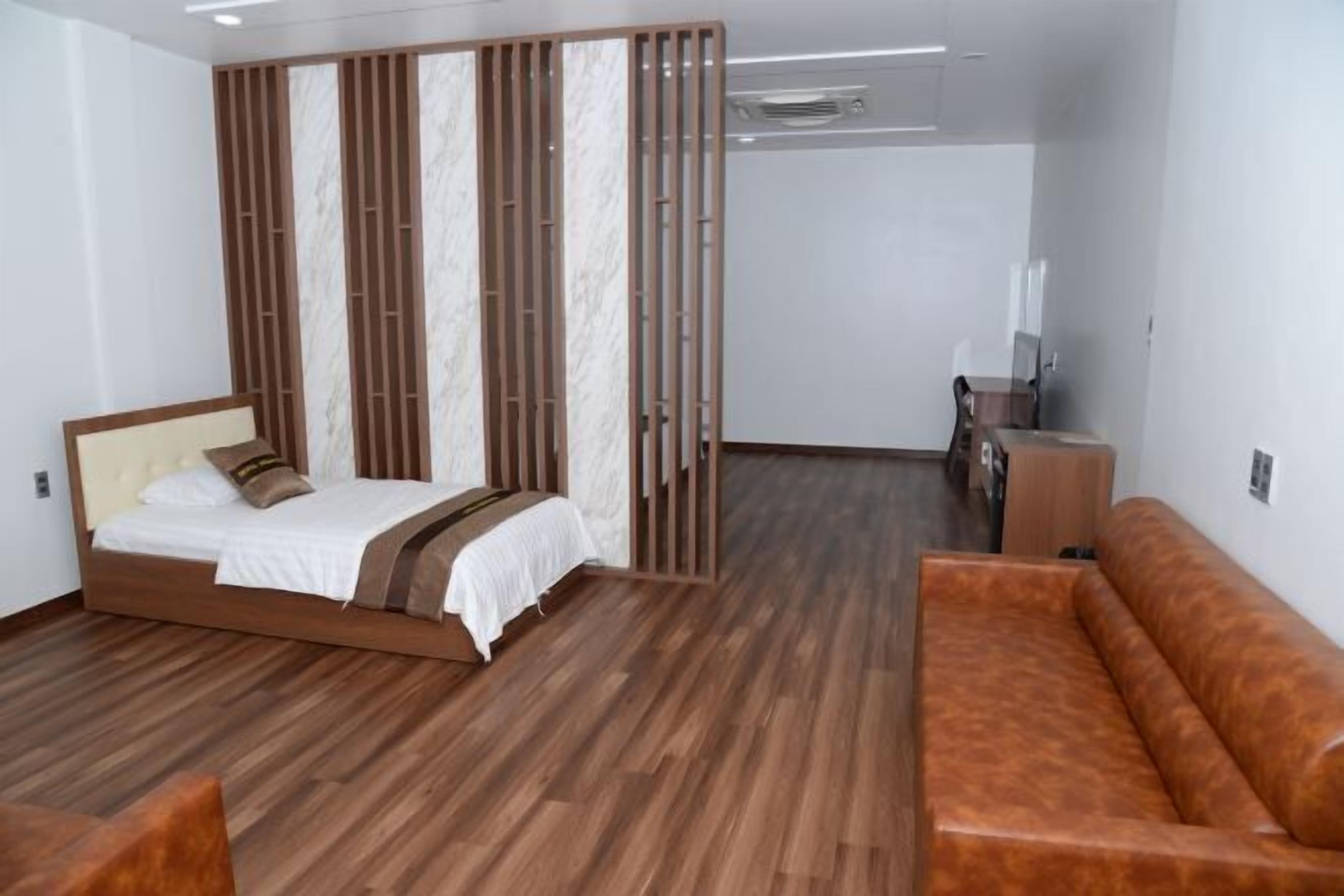 Minibar, escritorio, tabla de planchar con plancha y wifi gratis 