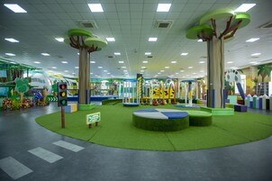 Área de juegos infantiles bajo techo