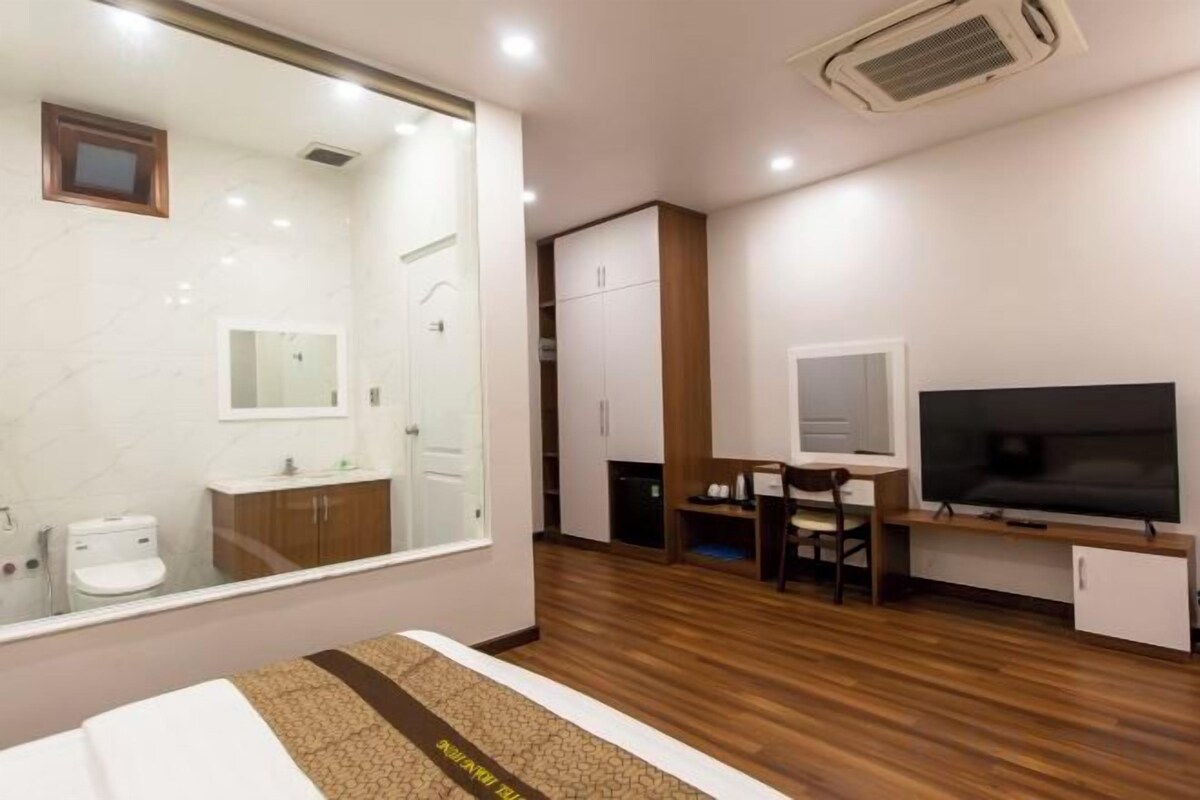Minibar, desk, iron/ironing board (on request), WiFi (free)
