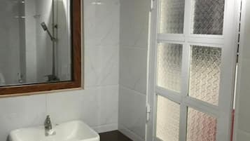 Deluxe Twin Room | Free WiFi, bed sheets