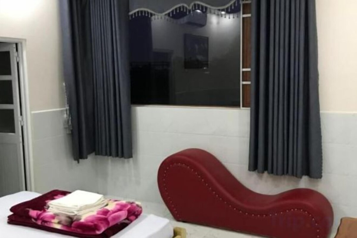 WiFi (free), bed sheets