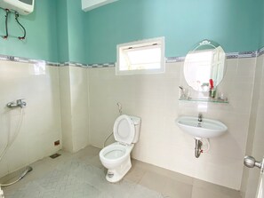 Double Room | Bathroom | Shower, free toiletries, hair dryer, slippers - Thanh Tin Hotel Dalat By Zuzu (Da Lat)