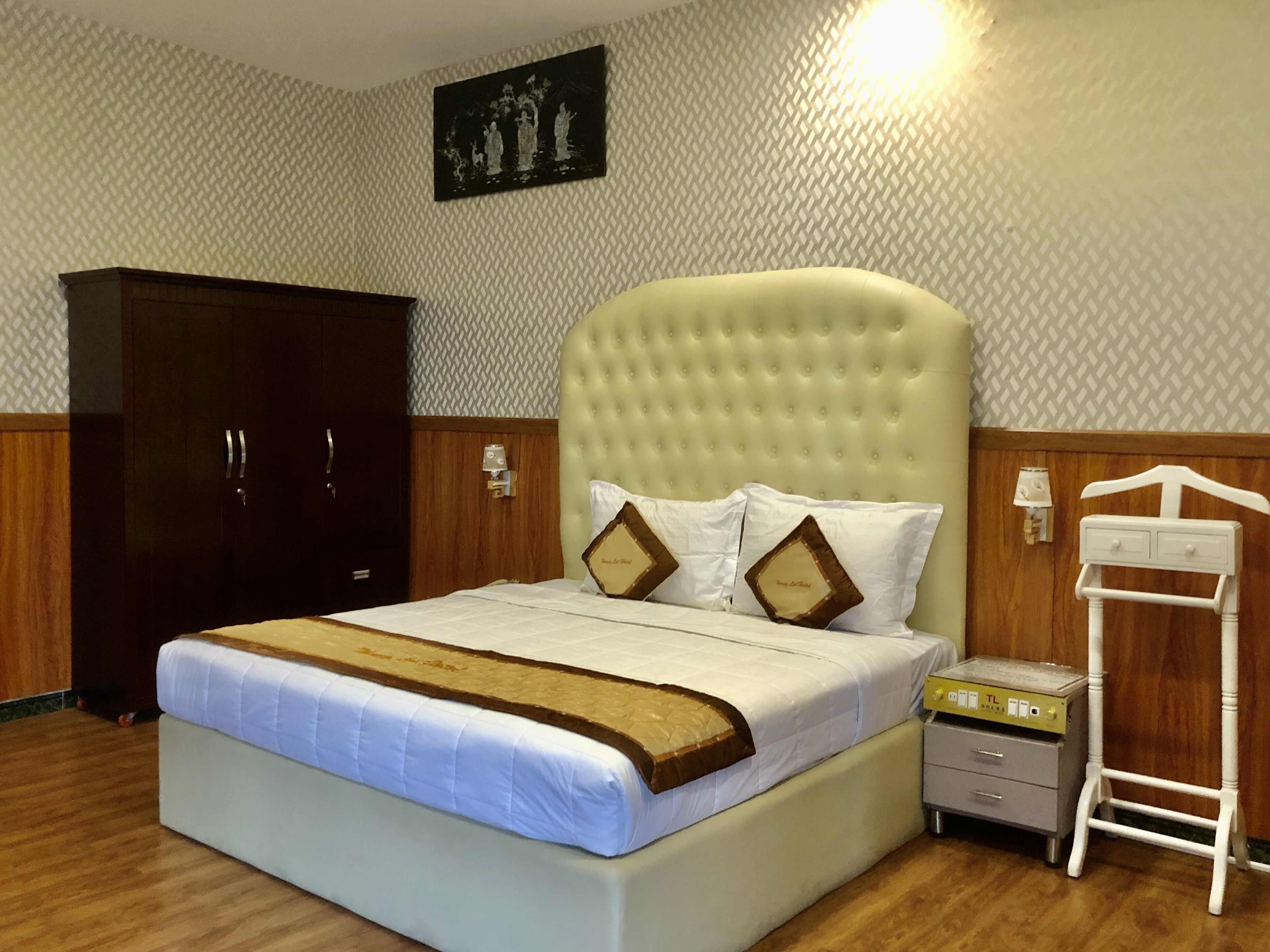 Minibar, in-room safe, desk, iron/ironing board