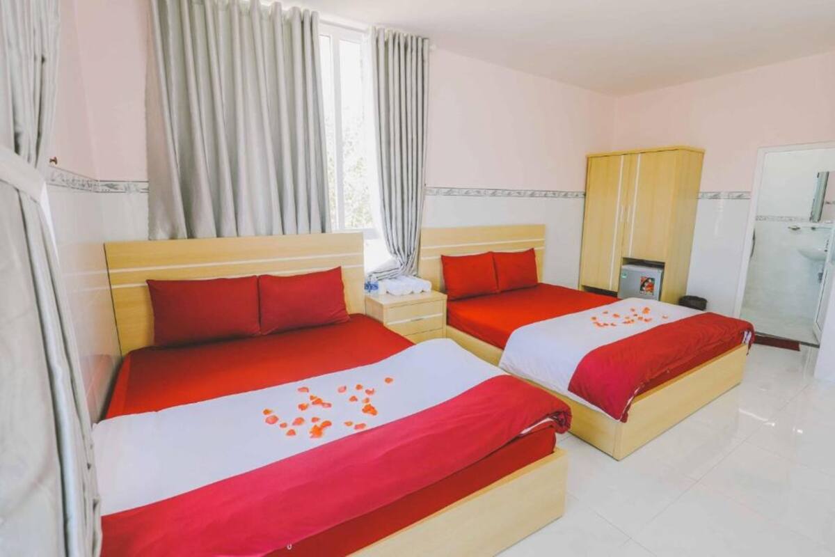 Desk, free WiFi, bed sheets