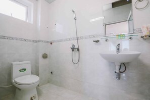 Ducha, artículos de higiene personal gratuitos y secador de pelo