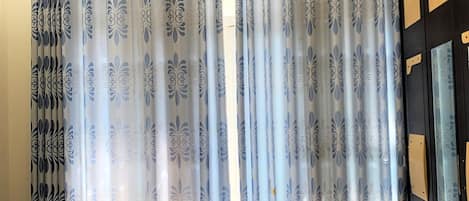 VIP Room | Minibar, bàn, truy cập Internet không dây miễn phí