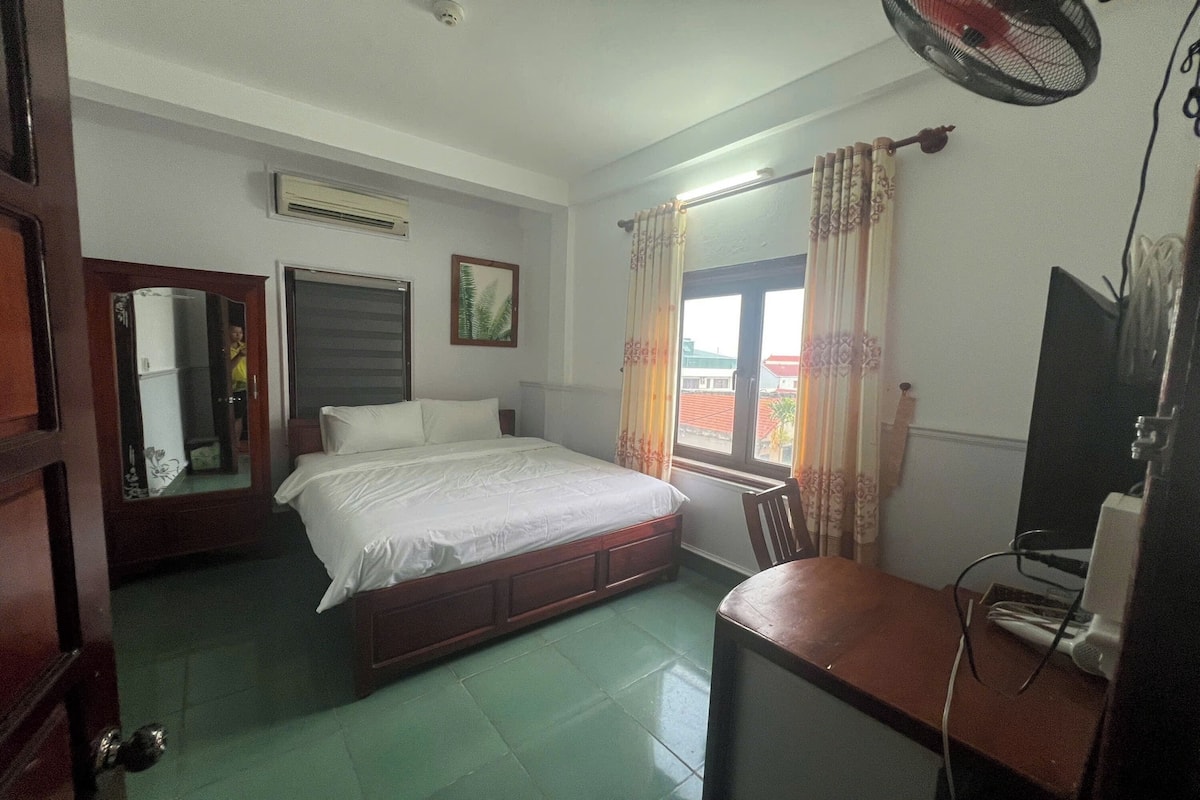 Standard Double Room | Minibar, desk, soundproofing, iron/ironing board