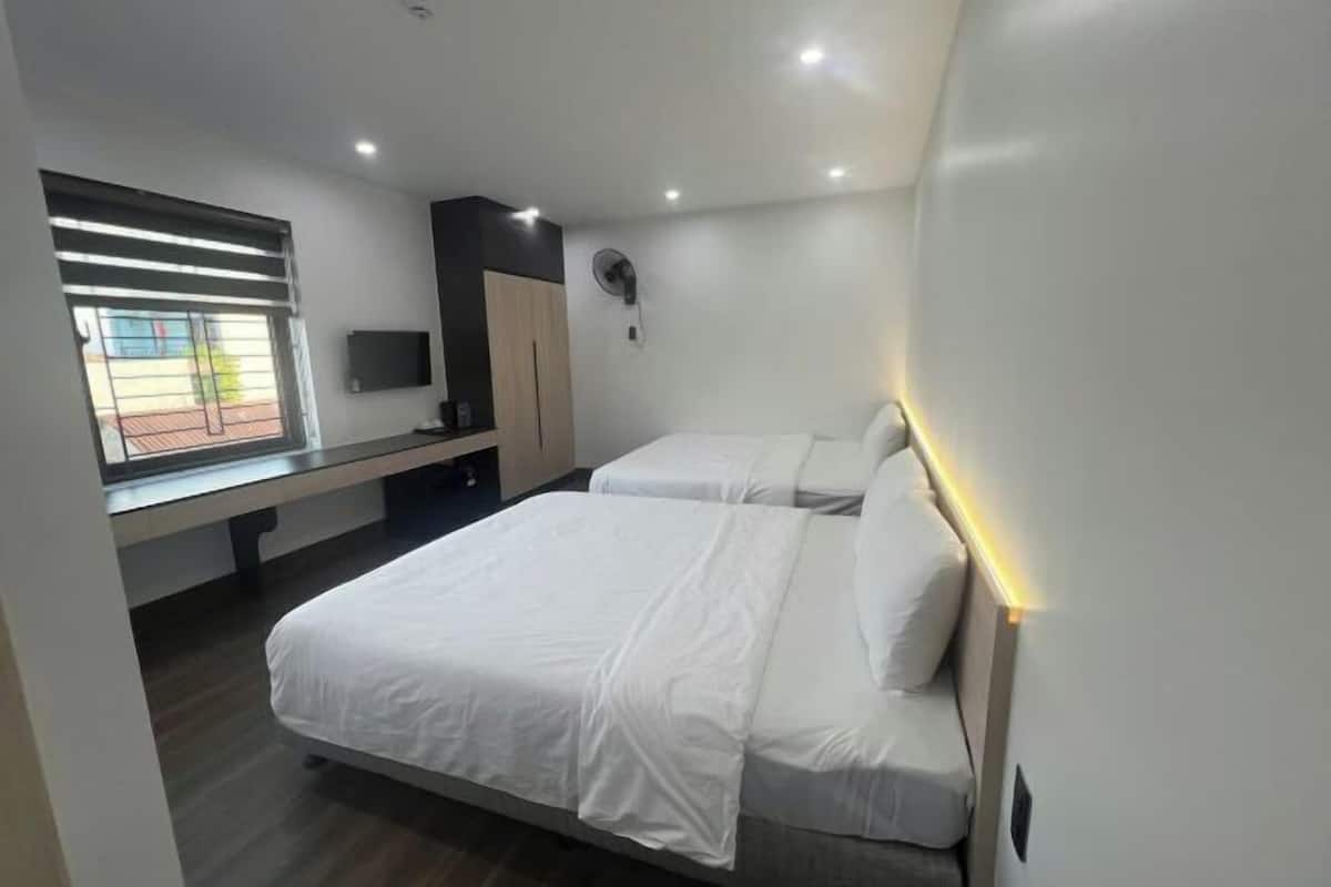 Minibar, bureau, chambres insonorisées, fer et planche à repasser