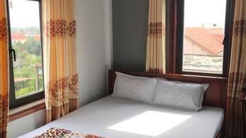 Standard Double Room | Minibar, desk, soundproofing, iron/ironing board