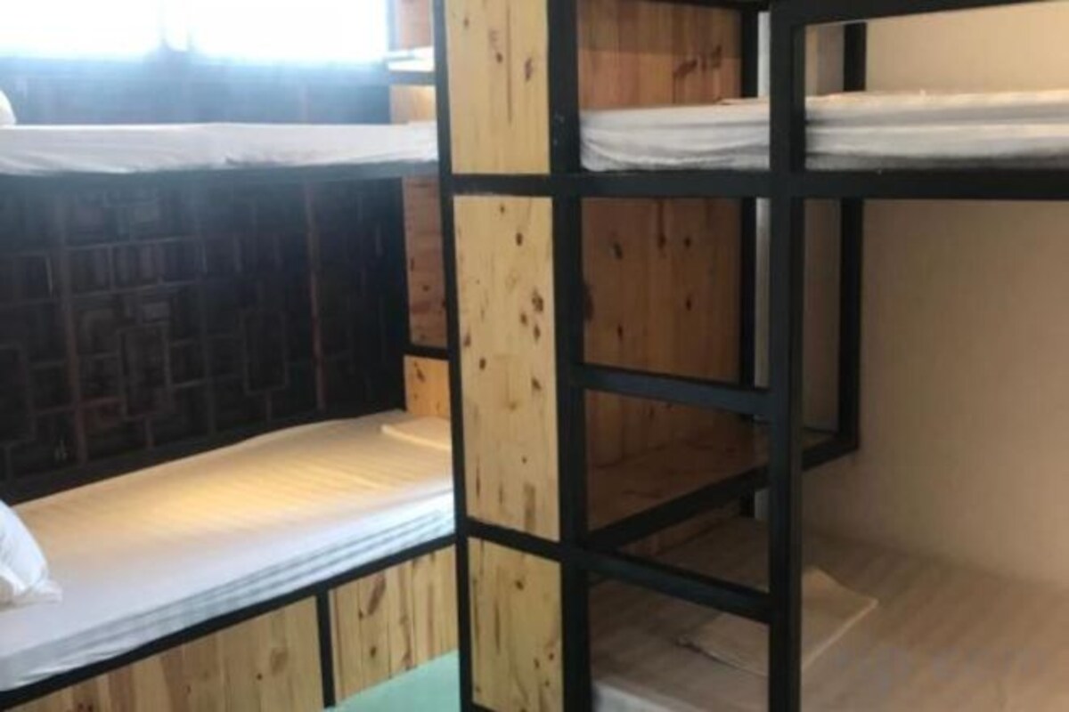 Minibar, desk, soundproofing, iron/ironing board