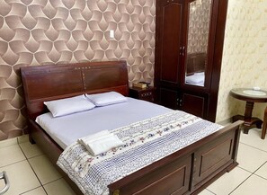 Dobbeltrom | Minibar, skrivebord, wi-fi (inkludert) og sengetøy