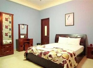 Double Room | Desk, free WiFi, bed sheets - Song Hoa Hotel (Ho Chi Minh City)