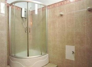 Family Room | Bathroom | Shower, rainfall showerhead, slippers, towels - Song Hoa Hotel (Ho Chi Minh City)