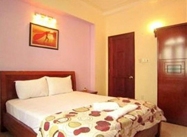 Double Room | Desk, free WiFi, bed sheets - Song Hoa Hotel (Ho Chi Minh City)