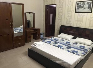 Double Room | Desk, free WiFi, bed sheets