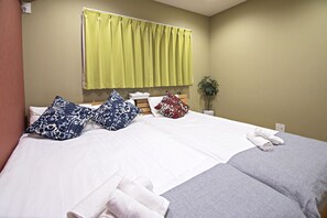 Desk, laptop workspace, blackout curtains, free WiFi - Petanigeimasato (Osaka)