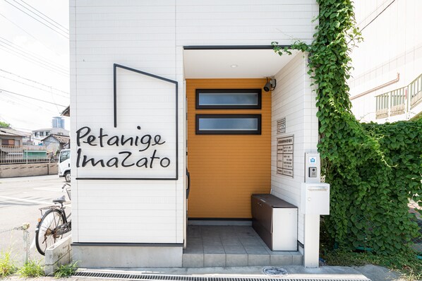 Fachada de la propiedad