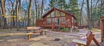 Spacious Family Escape: Walk to Lake Michigan!
