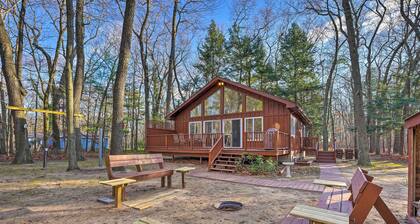 Spacious Family Escape: Walk to Lake Michigan!