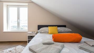 Apartment (Three Bedroom Apartment with Terrace) | 3 bedrooms, free WiFi