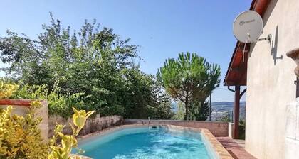 ★★★ INSOLITE: a house with atypical charm, with swimming pool ★★★