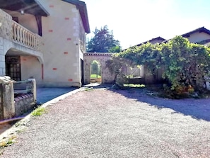 Property grounds - ★★★ INSOLITE: a house with atypical charm, with swimming pool ★★★ (Figeac)
