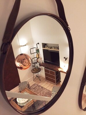 Apartemen (1 Bedroom) | 1 kamar tidur, ruang kerja ramah laptop, dan setrika/meja setrika