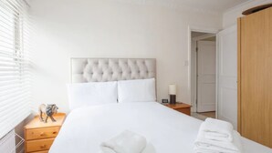 1 bedroom, premium bedding, bed sheets - Light and Airy 1 Bedroom Flat in Stoke Newington (London)