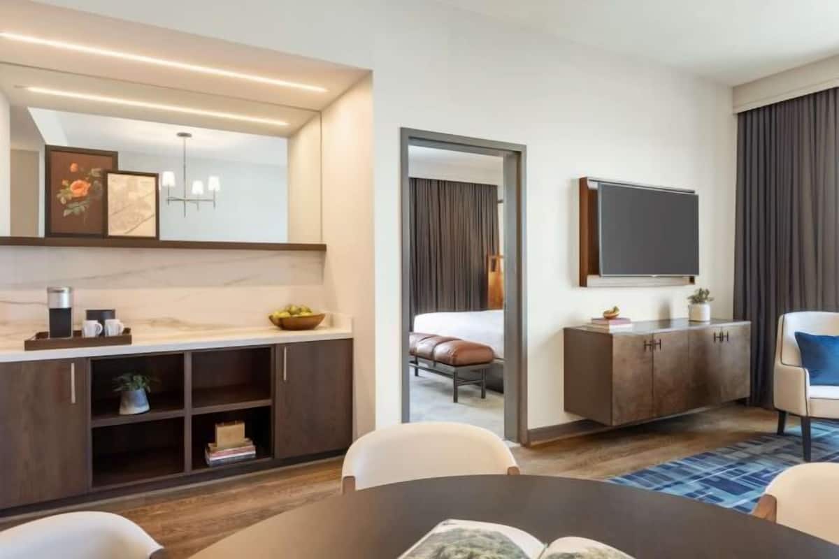 In-room safe, individually furnished, desk, laptop workspace