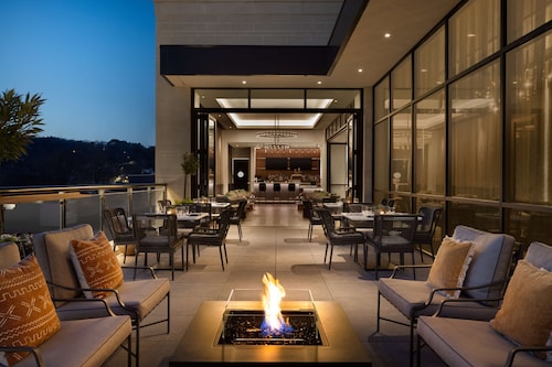 Valley Hotel Homewood Birmingham, Curio Collection by Hilton