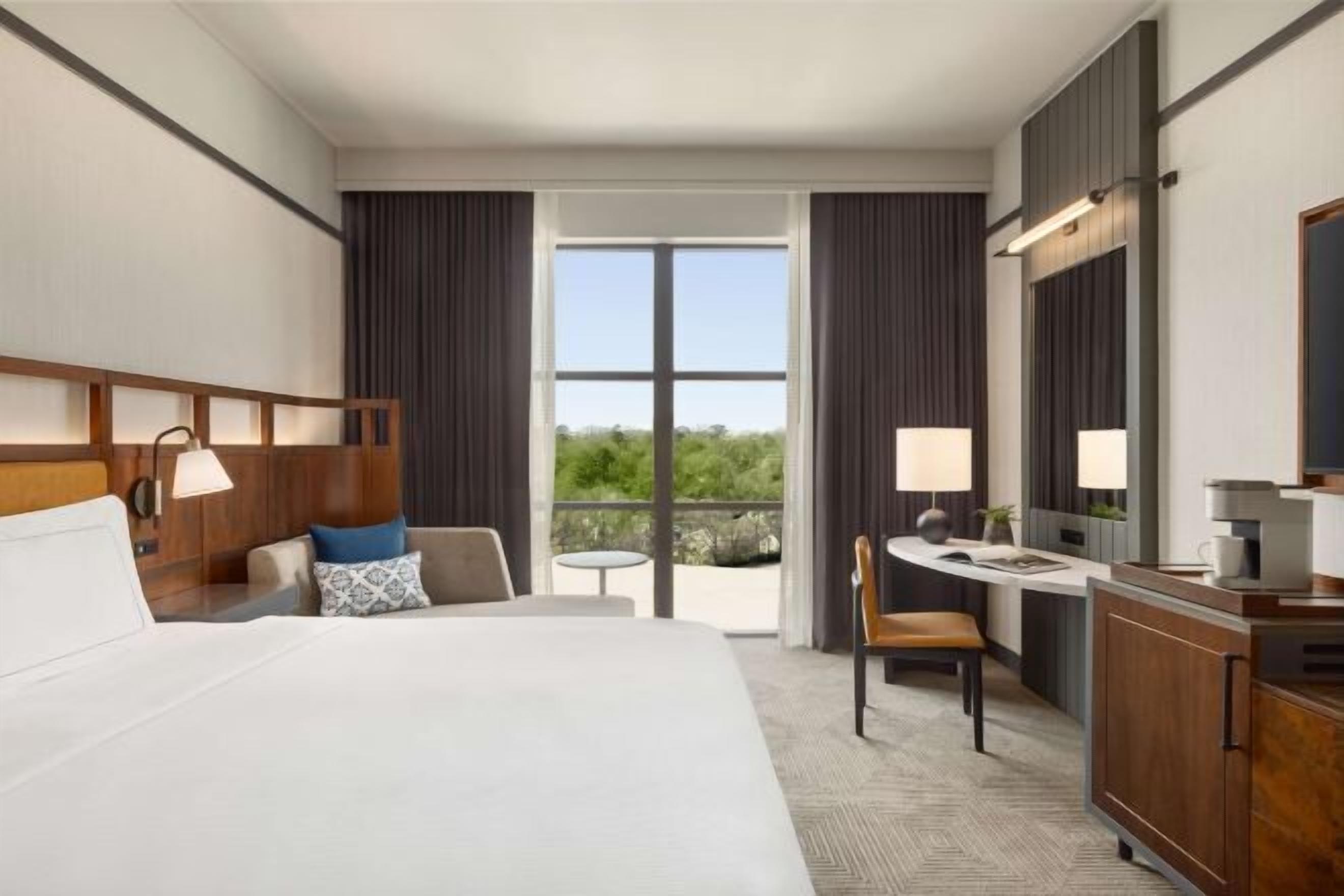 Zimmersafe, individuell eingerichtet, Schreibtisch