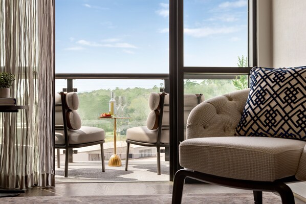 Suite Deluxe, 1 très grand lit (Soho) | Coffres-forts dans les chambres, ameublement personnalisé, bureau