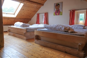 5 Schlafzimmer, Schreibtisch, Reisekinderbett, WLAN